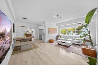 832 15th St in Miami Beach, FL - Building Photo - Building Photo