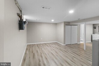 614 Gibson Rd in Baltimore, MD - Foto de edificio - Building Photo