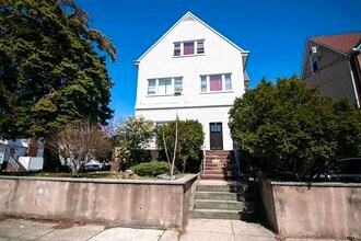 67 W 5th St, Unit G in Bayonne, NJ - Building Photo - Building Photo