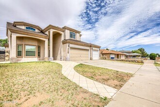 4733 R L Shoemaker Dr in El Paso, TX - Building Photo - Building Photo