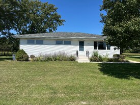 532 E Corning Rd in Beecher, IL - Building Photo