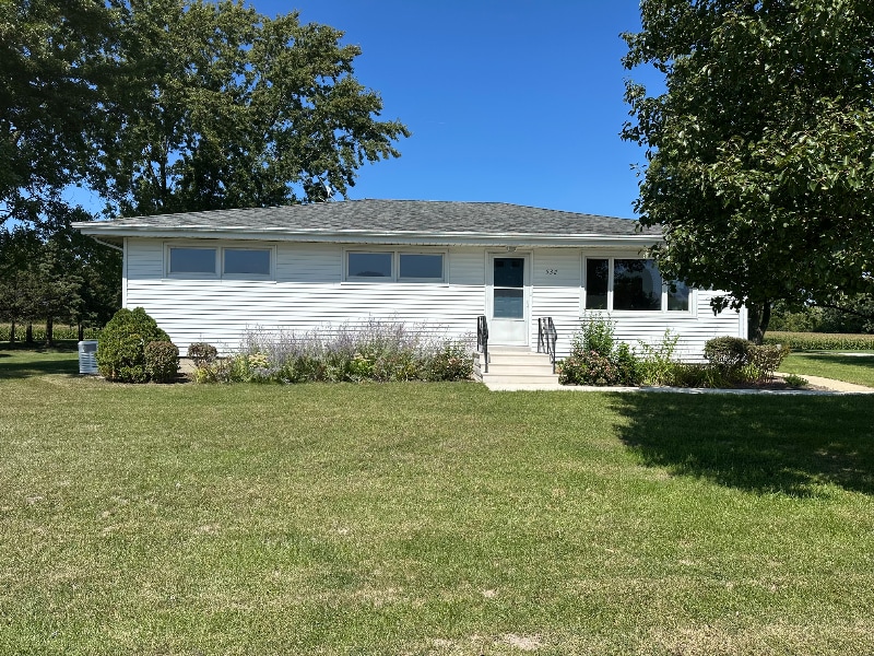 532 E Corning Rd in Beecher, IL - Building Photo