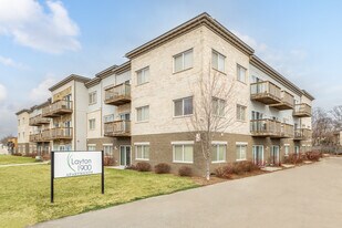 Layton 1900 in Milwaukee, WI - Building Photo