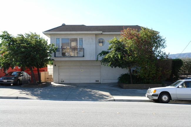 411 Commercial Ave in South San Francisco, CA - Foto de edificio - Building Photo