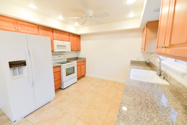 251 Avenida Madrid in San Clemente, CA - Building Photo - Building Photo