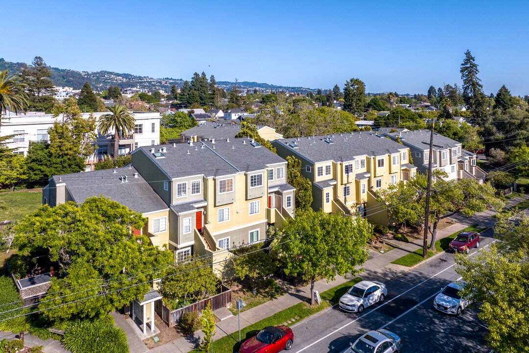 2121 California St in Berkeley, CA - Building Photo