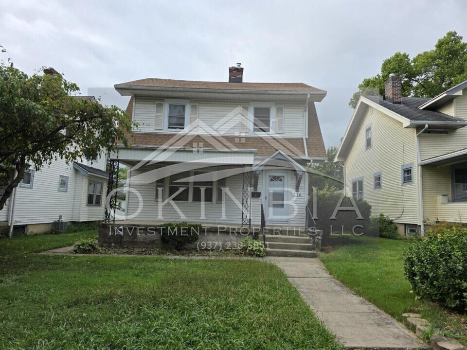 216 Knecht Dr in Dayton, OH - Building Photo