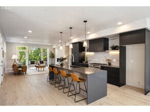 627 SW Lobelia St in Portland, OR - Building Photo - Building Photo