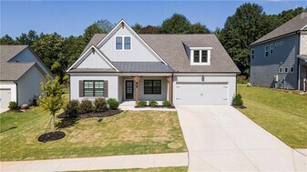 38 Winding Rose Dr in Hoschton, GA - Building Photo