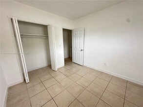 5510 SW 32nd St, Unit 1 in Pembroke Park, FL - Building Photo - Building Photo