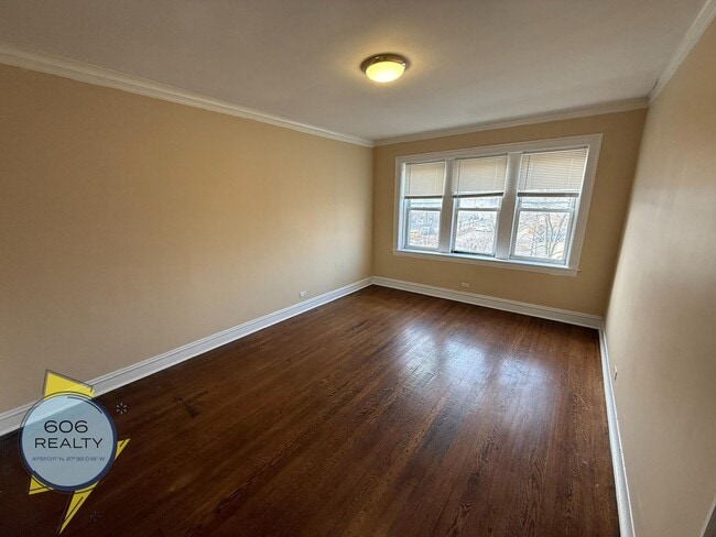 property at 2805 N Kilbourn Ave