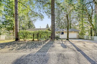 4242 SW Hewett Blvd in Portland, OR - Building Photo - Building Photo