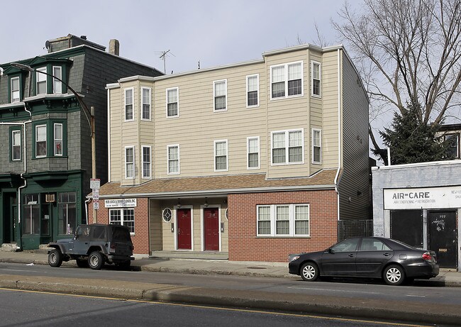 279-279A Dorchester St in Boston, MA - Building Photo - Building Photo