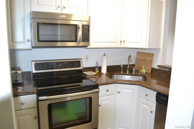 220 Montauk Hwy in Speonk, NY - Building Photo - Building Photo