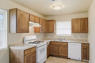 7006 NW 60th St in Bethany, OK - Building Photo - Building Photo