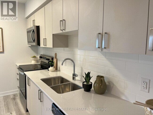 1475-1475 Whites Rd in Pickering, ON - Building Photo - Building Photo