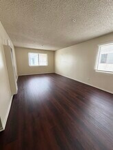 14025 Chadron Ave in Hawthorne, CA - Foto de edificio - Building Photo