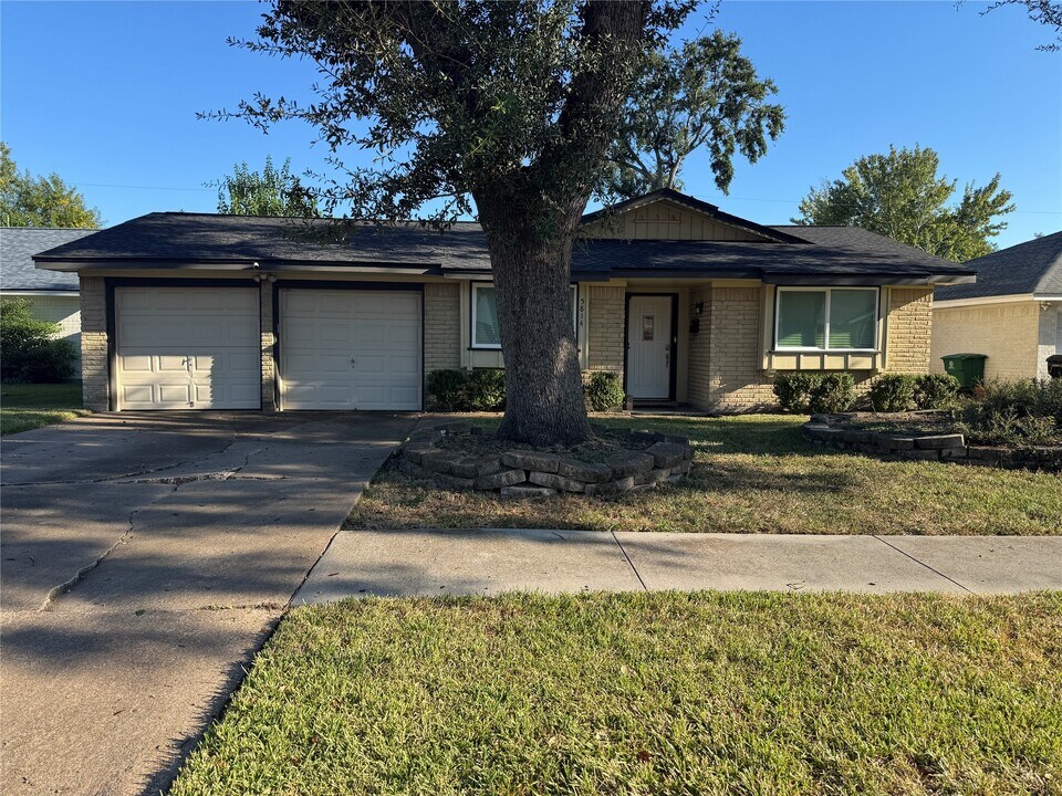 5814 Viking Dr in Houston, TX - Building Photo