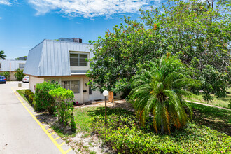 Sunstone on the Fairways in Naples, FL - Building Photo - Building Photo