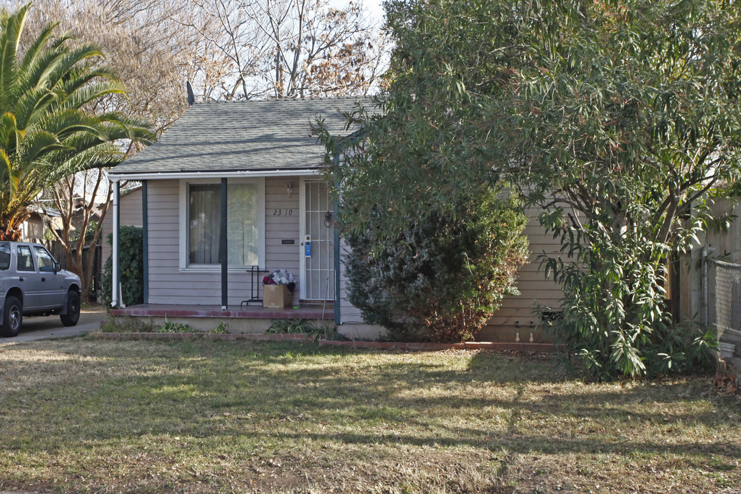 2310 Beaumont St in Sacramento, CA - Foto de edificio