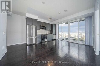 7895 Jane St in Vaughan, ON - Building Photo - Building Photo