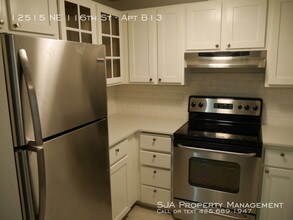 12515 NE 116th St-Unit -Apt B13 in Kirkland, WA - Building Photo - Building Photo