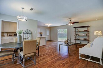 10050 Haddington Dr in Houston, TX - Building Photo - Building Photo