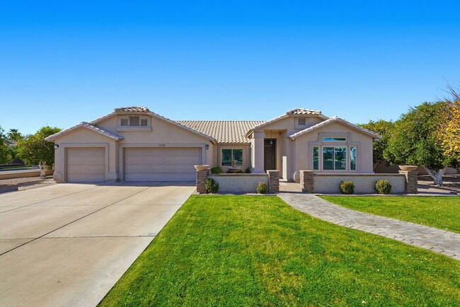 property at 1426 N Omaha Cir