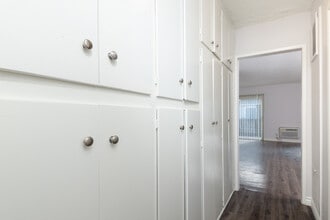 Lanark Apartments in Canoga Park, CA - Building Photo - Building Photo