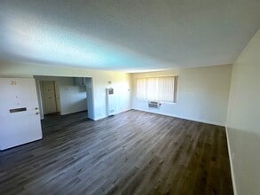 10259 Tujunga Canyon Blvd in Tujunga, CA - Foto de edificio - Building Photo