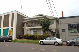 Davis Manor in Portland, OR - Foto de edificio - Building Photo