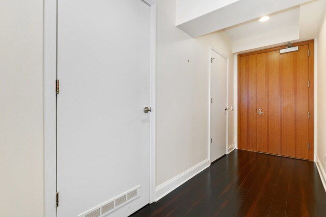 501 N Clinton St in Chicago, IL - Foto de edificio - Building Photo