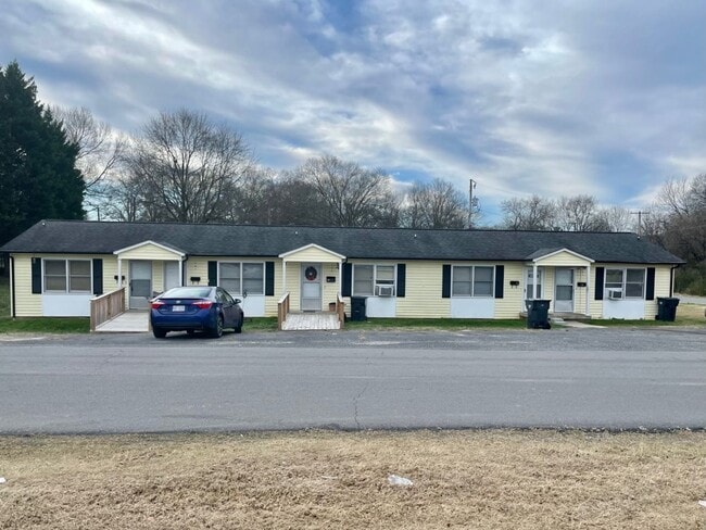 209 E Webb St in Dallas, NC - Building Photo - Building Photo