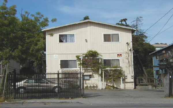 8290 MacArthur Blvd in Oakland, CA - Foto de edificio - Building Photo