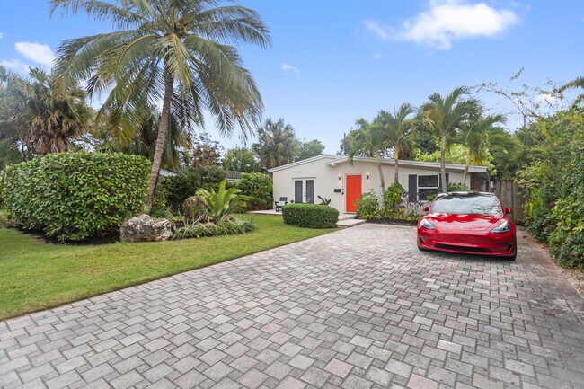 1736 NE 18th St in Fort Lauderdale, FL - Foto de edificio - Building Photo