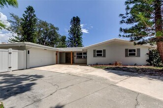 10744 Drummond Rd in Tampa, FL - Building Photo - Building Photo