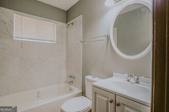 2877 Whispering Hills Dr in Atlanta, GA - Building Photo - Building Photo