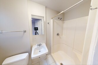 60 Dana St, Unit 8 in Cambridge, MA - Foto de edificio - Building Photo