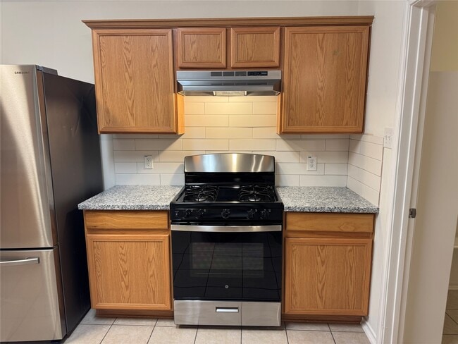 property at 10 Druids Glen Pl