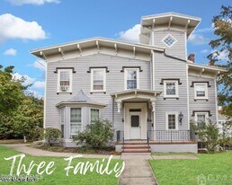 27 Spring St in Freehold, NJ - Building Photo