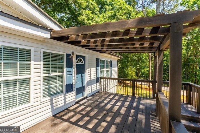 6140 Jones Rd in Flowery Branch, GA - Building Photo - Building Photo