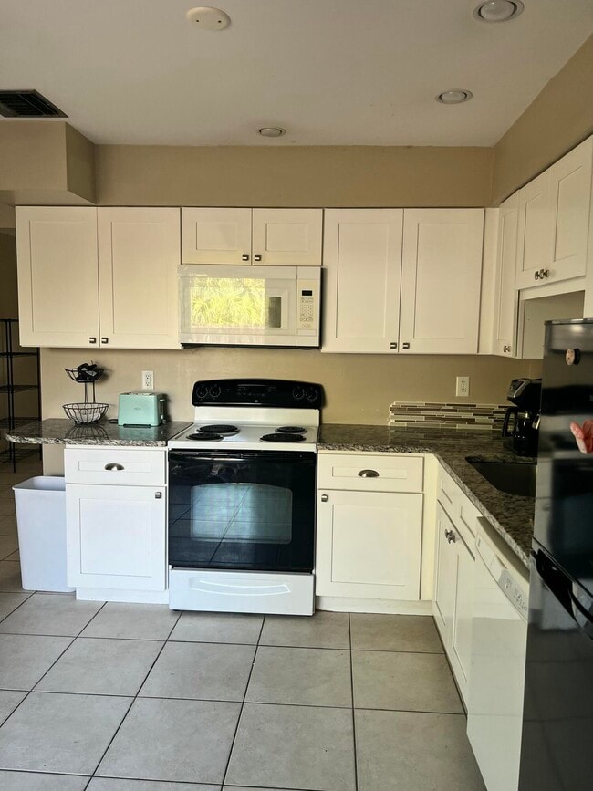 3945 Chapel St in West Palm Beach, FL - Building Photo - Building Photo