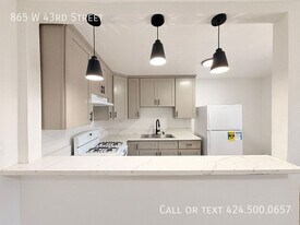 865 W 43rd St in Los Angeles, CA - Building Photo