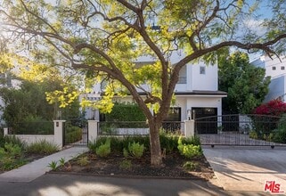 345 S Saltair Ave in Los Angeles, CA - Building Photo - Building Photo