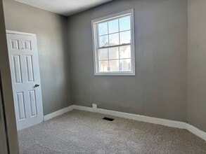 209 N G St in Marion, IN - Foto de edificio - Building Photo