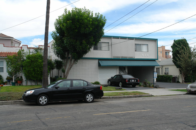 420 N Adams St in Glendale, CA - Foto de edificio - Building Photo