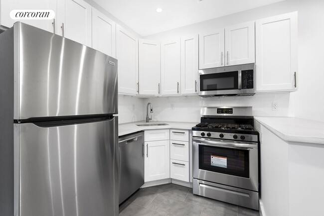 423 W 125th St in New York, NY - Building Photo - Building Photo