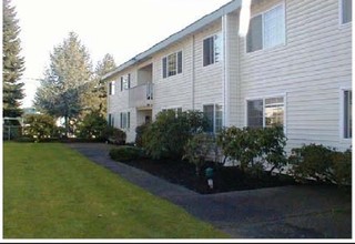 Esquire Apartments in Puyallup, WA - Building Photo - Building Photo