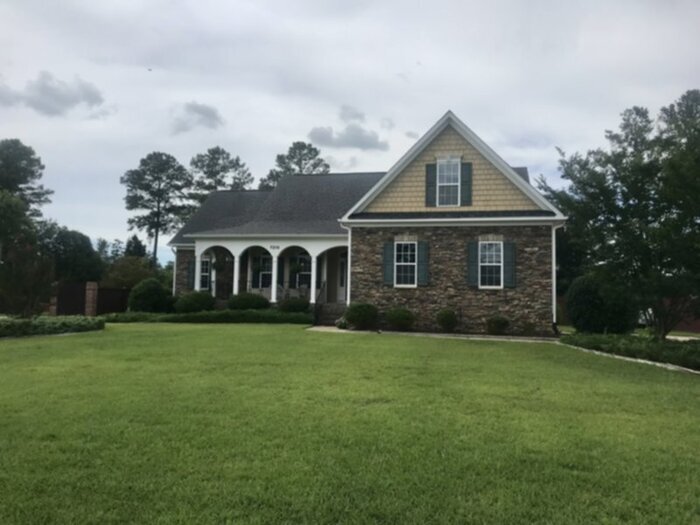 7213 Mariners Landing Drive in Fayetteville, NC - Building Photo