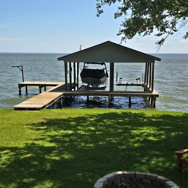 property at 275 Sam Houston Loop
